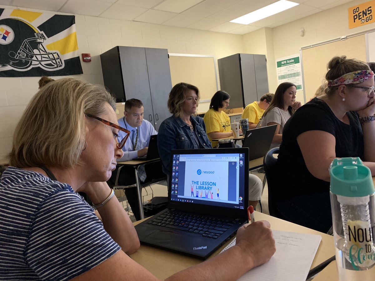 BidoliMiss's tweet photo. #RLEdTech19 learning all about Nearpod! https://t.co/0hzlY5YUkA