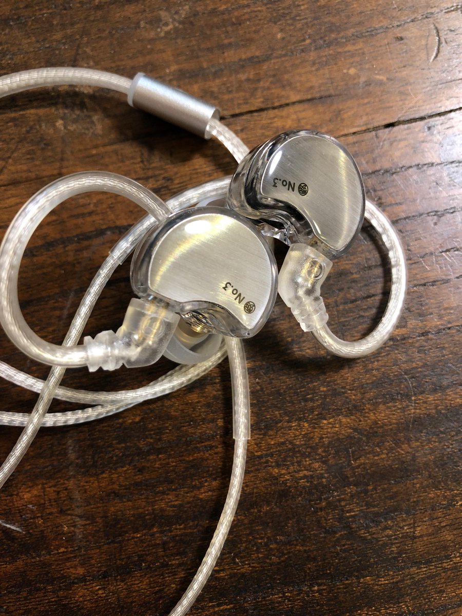 getabako2's tweet image. TFZ No.3 #penonaudio から到着！DD1発だが良く整って非常にクリア。ボーカルの重なりも良く聞き取れるし、ダイナミック型らしい低音もタイトに良く沈む。膨らまない低音が良い。SONY MDR-EXシリーズっぽいかもしれない。しばらく通勤お気に入りになりそう。#TFZ #中華イヤホン