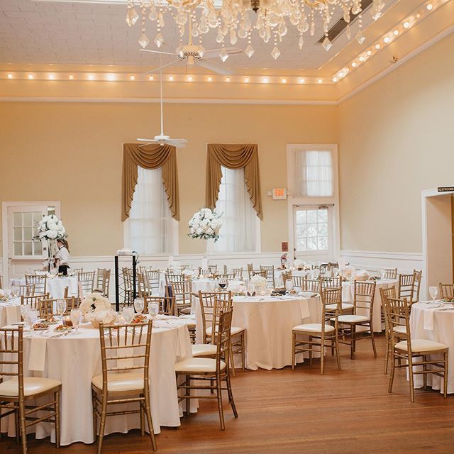 mrspamdurham's tweet photo. This space is always a classic #galvestonbrides #galvestonwedding #tyingtheknot #engaged💍 #mepanddesign #galvestonweddingplanner #galvestonweddings #ashtonvilla #ashtonvillaweddings #galvestonweddingvenues #pursuepretty #flashesofdelight #letthemeatc… https://t.co/XQaw817ANB https://t.co/0CX4wHqVak