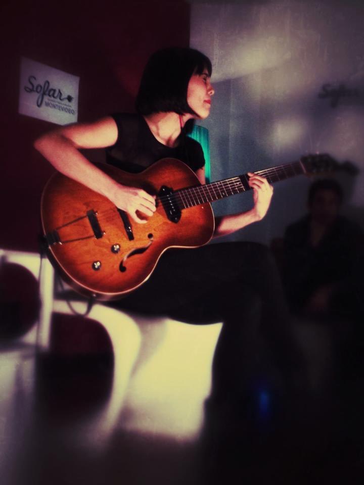 diegojrgonzalez's tweet photo. Hoy hacen 6 años del primer @SofarUY en Montevideo, me acuerdo de Alfonsina empezando el fuego y rompiéndola, seguida por Casacuberta y Lucia González, en fin una noche gigante, Gracias Sofar Uruguay y salú⚡️ https://t.co/oB2B0kMRtt