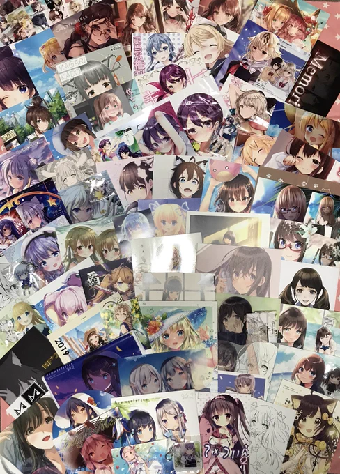 夏コミ戦利品~~~宝の山だぁ🙏✨

そしてついに…念願の...ナツ先生の直筆色紙をゲットしましたっ😭😭😭︎💕︎うわあああめっちゃ大事にします...ありがとう😢
#C96 #がんばりはんばーぐ #おなつあのね 