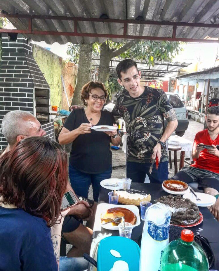 Meu Deus, quero muito Te agradecer pela família que tenho. Problemas todos nós enfrentamos e dias difíceis sempre haverá em todas as casas, mas nós confiamos plenamente na Tua orientação e o resultado é uma união muito forte entre nós.l