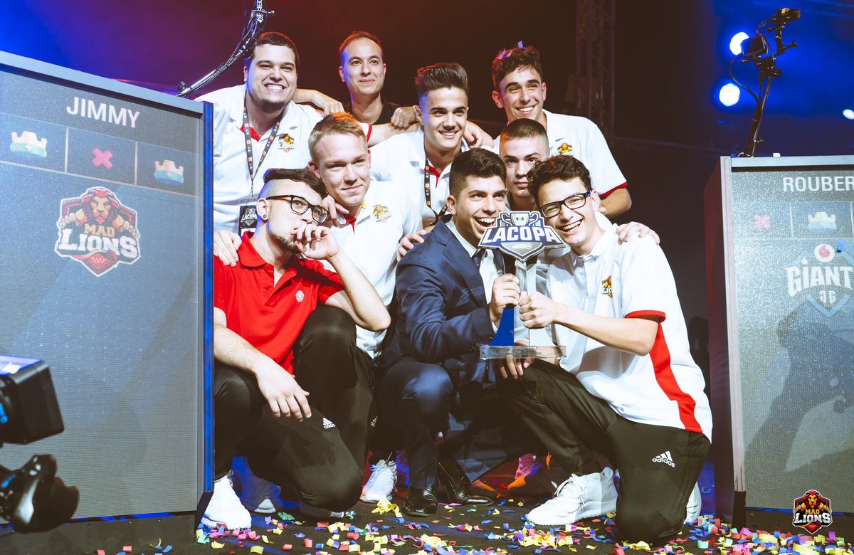 Soy agente libre en busca de un equipo para La Copa. Por favor, cualquier oferta enviadmela a miichaaelcr@gmail.com

I’m a free agent looking for a La Copa team. Please send any offers to miichaaelcr@gmail.com

RTs appreciated ❤️