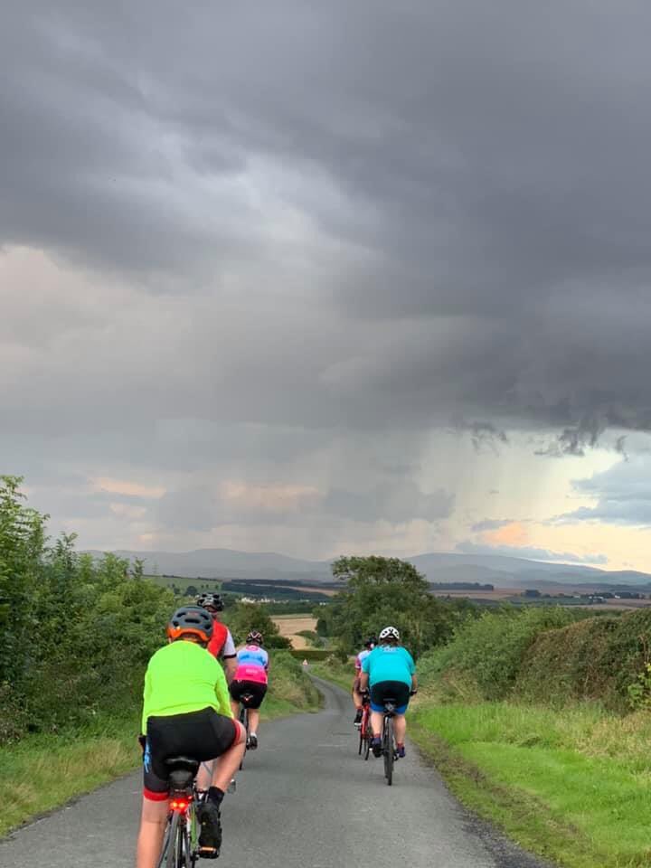 BreezersKelso's tweet photo. Monday Night @BreezersKelso out for a pedal trying to beat them black clouds 😬☔️💦💧🚴♀️🚴♀️🚴♀️@HSBCUKBreeze @BreezeScotland Fab effort, remember some of our rides open to women and children (check ride distances for abilities) #becausewecan #greatstarttoweek https://t.co/I6hZ6UTBvA