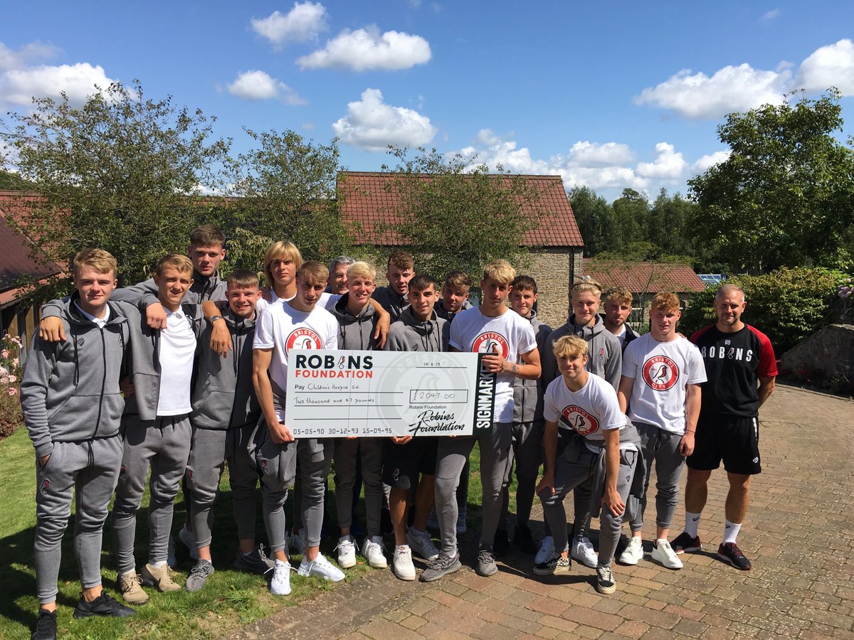 CHSW's tweet photo. Lovely visit from the @bcfcacademy1 team today presenting us with a cheque for Β£2,047 from their Bristol 10k fundraising! #SupportCHSW ππΌ
Next on the race calendar is #GreatBristolHalf ...anyone fancy it?! ;) https://t.co/3J2Jm0p0kV