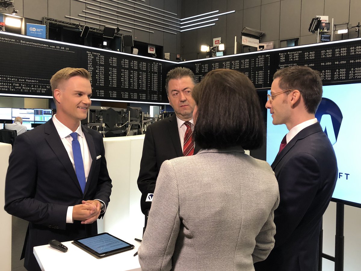 #TALK zur Zukunft der Bankenbranche mit Florian Eberhard, Robert Halver und Jessica Schwarzer:

inside-wirtschaft.de/2019/08/13/tal…

#manuelkoch #manuelkochtv #insidewirtschaft #unternehmensberatung #consulting  #deutschebank #commerzbank #n26 #baaderbank #roberthalver #jessicaschwarzer