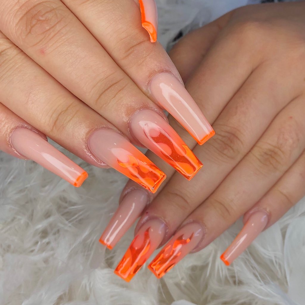 NettesNails's tweet photo. HOW IS YOUR #HOTGIRL SUMMER COMING ALONG? https://t.co/44YN55bbJI