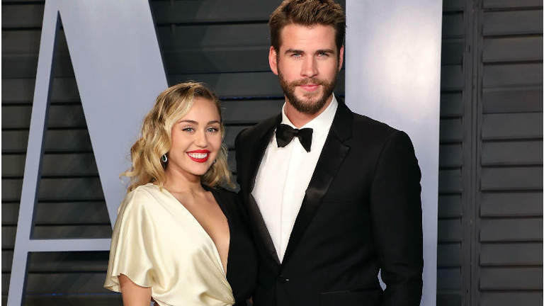 Urban96FM's tweet photo. #MajorTeaAlert
Another couple split! ๐ ๐ข
Miley Cyrus struggled to make marriage with Liam Hemsworth work but her efforts to keep their bond strong simply didn't work.ย ๐ญ
#UrbanXtra w. @NanaKing_radio.
96.5 ll https://t.co/PqR6AvltNg https://t.co/hm411xYCJx