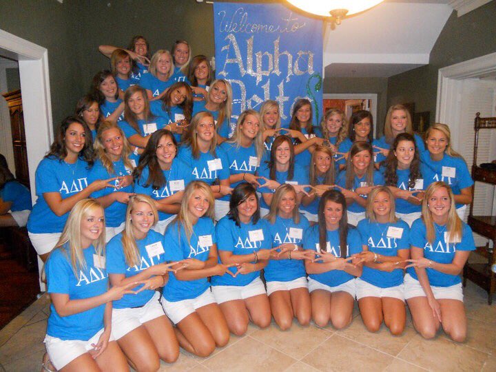 Paigeyyy_P's tweet photo. Happy recruitment to the women at A-State! Be yourself, take it all in and enjoy the experience! So anxious to see everyone at Bid Day on Saturday! LOVE MY ADPi! #MizzouADPi #PiPiADPi #Diamonds #PiLove #FirstFinestForever ππ¦π https://t.co/BsoazgrmdY
