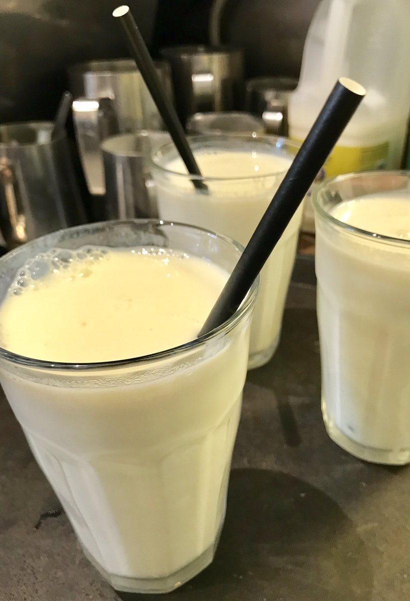 Shelforddeli's tweet photo. Oh hello there, sunshine. You canβt rely on the British weather but you can rely on our chilled drinks seven days a week π
#vanillamilkshake #chocolatemilkshake #raspberrymilkshake #icedcoffees #icedlatte #icetea #monmouthcoffee #shelforddeli #specialtycoffeeshop https://t.co/co4osb2OZS