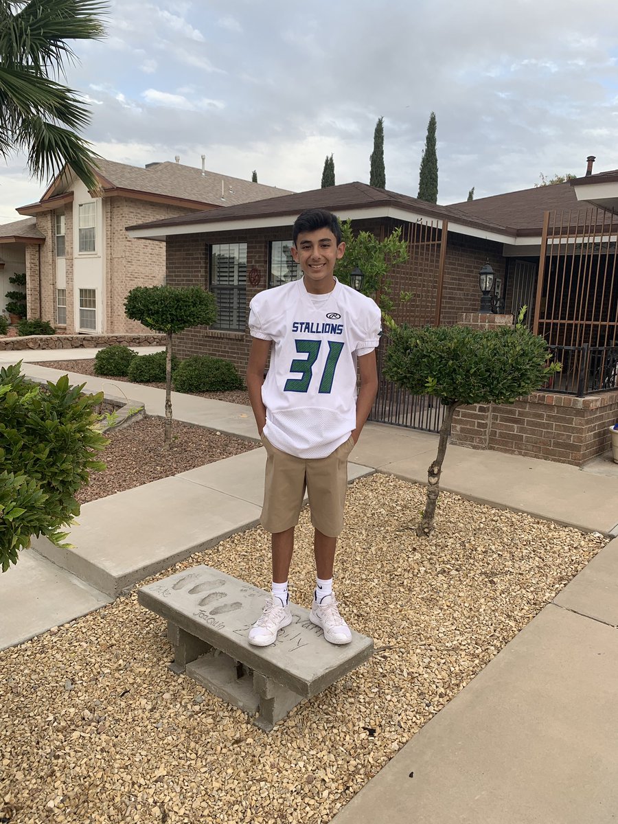 jess_cer74's tweet photo. Game DAY 💚🏈💙#TeamSISD @WDSlider_MS https://t.co/hRDuZFtLyx