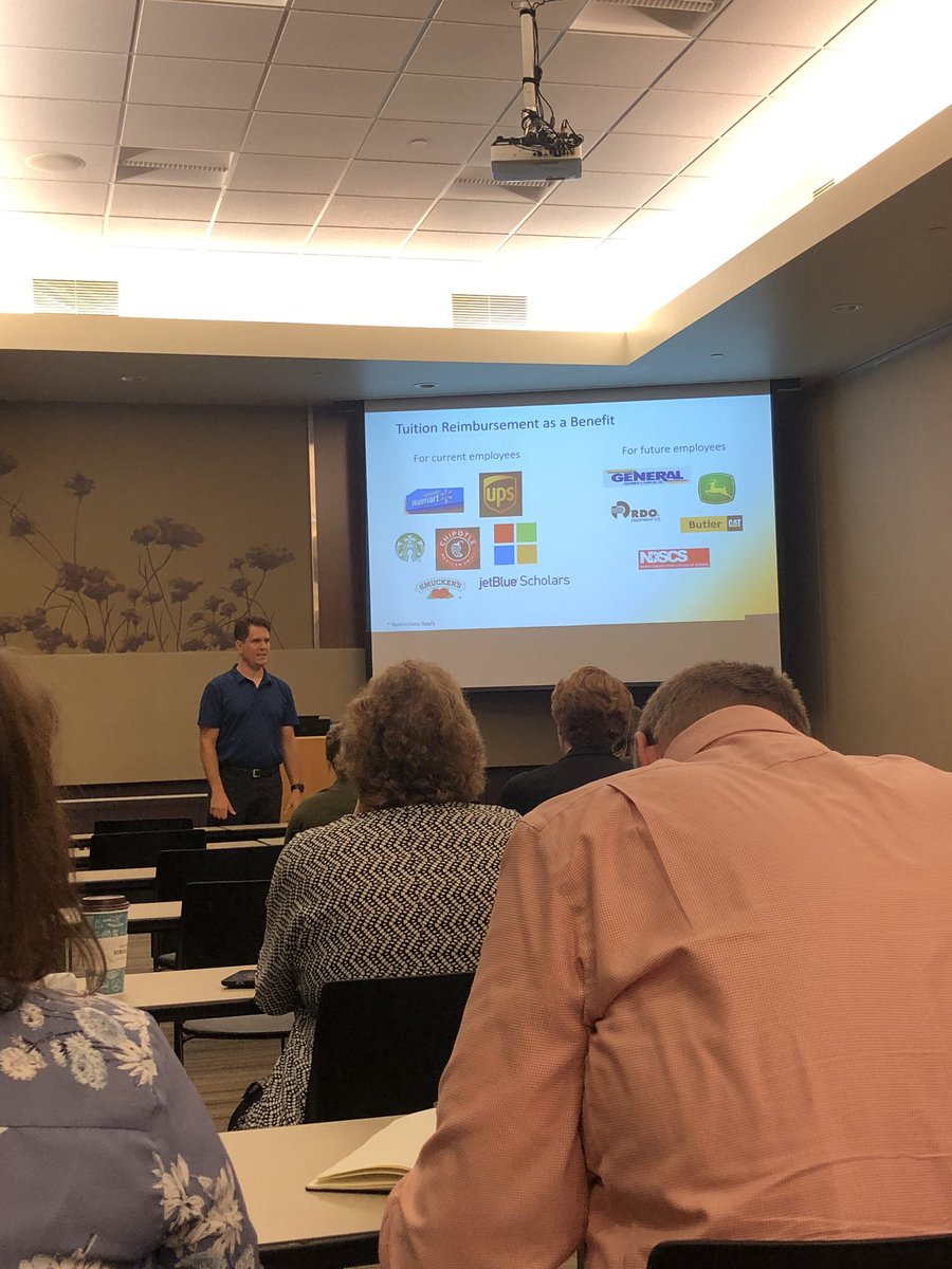 ElAgather's tweet image. Attending an #FMHRA class this morning on recruiting!