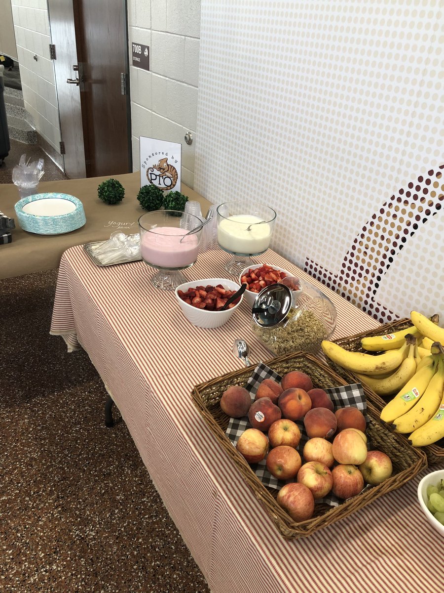 MrsPotterIC's tweet photo. The CYE PTO spent some time loving on the awesome teachers & staff @CanyonCreekOPS Opening a building is a ton of work and your PTO & community members appreciate all the hard work & hours you have put in for our kids! #OpenForBusiness #MyOlatheSchools #Back2SchoolBreakfast https://t.co/VSFlVFWkBL