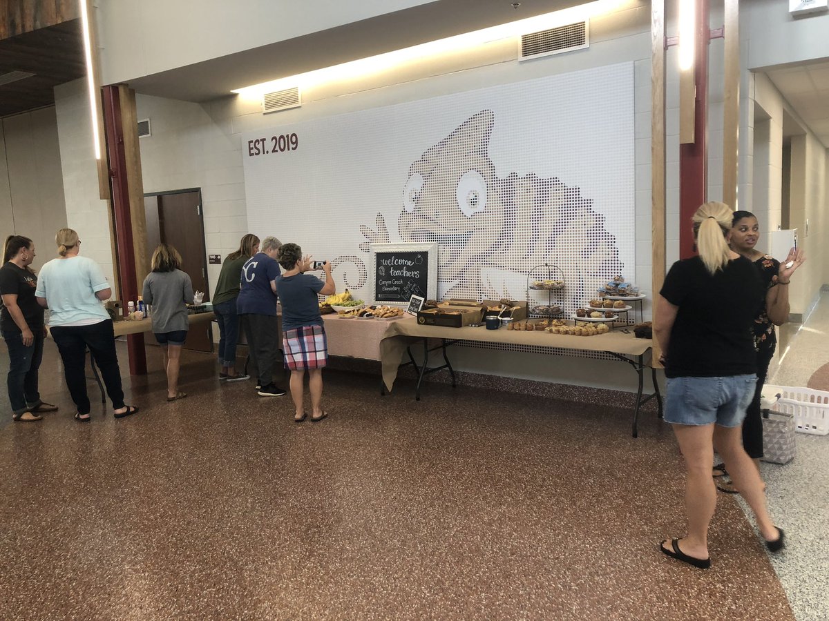 MrsPotterIC's tweet photo. The CYE PTO spent some time loving on the awesome teachers & staff @CanyonCreekOPS Opening a building is a ton of work and your PTO & community members appreciate all the hard work & hours you have put in for our kids! #OpenForBusiness #MyOlatheSchools #Back2SchoolBreakfast https://t.co/VSFlVFWkBL