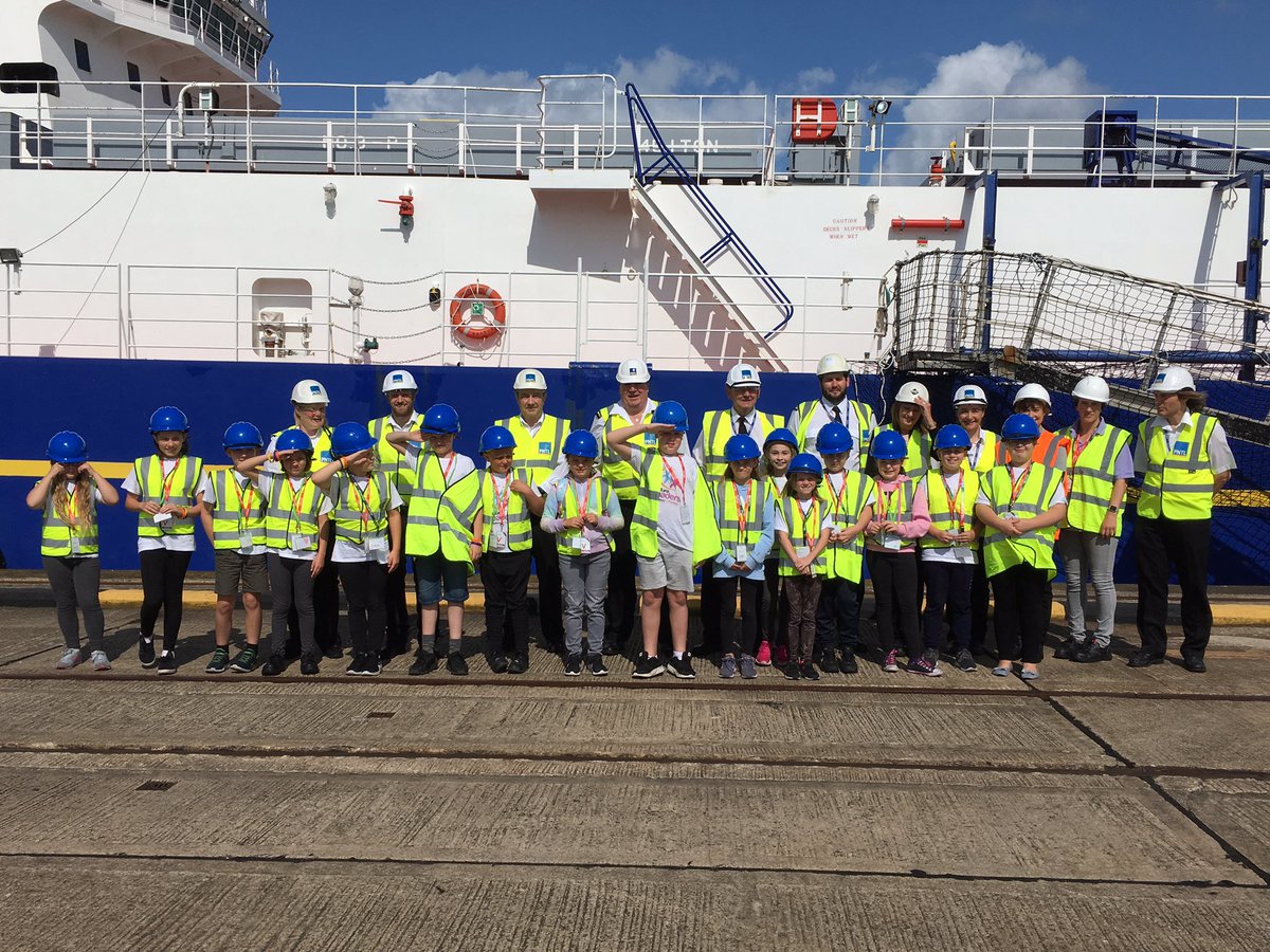ItLitterally's tweet photo. Group 4, the IT Crowd visited INS this morning.  They met the captains, had a tour around the ships and listened to 2nd Mate Kate talk about life at sea. #FFLA2019 #futureSeaLeaders https://t.co/VWUJ4lDKUb
