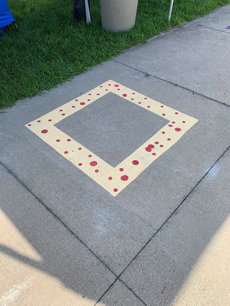 davidzinn_art's tweet photo. Three steps to a polka-dot fortress (painted frame provided by @AntonArtCenter) #streetart #sidewalkchalk #3Dillusion #shymonster #fort https://t.co/w9o5OmB6if