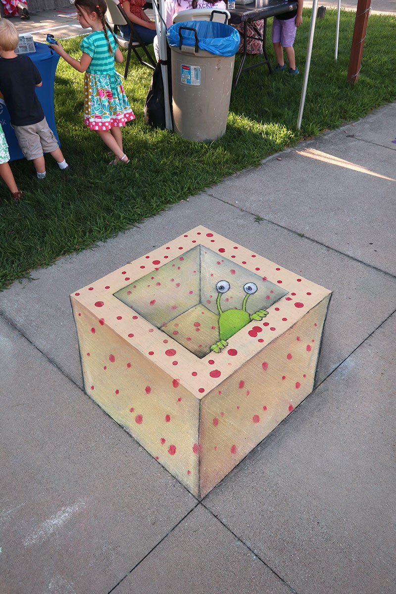 davidzinn_art's tweet photo. Three steps to a polka-dot fortress (painted frame provided by @AntonArtCenter) #streetart #sidewalkchalk #3Dillusion #shymonster #fort https://t.co/w9o5OmB6if