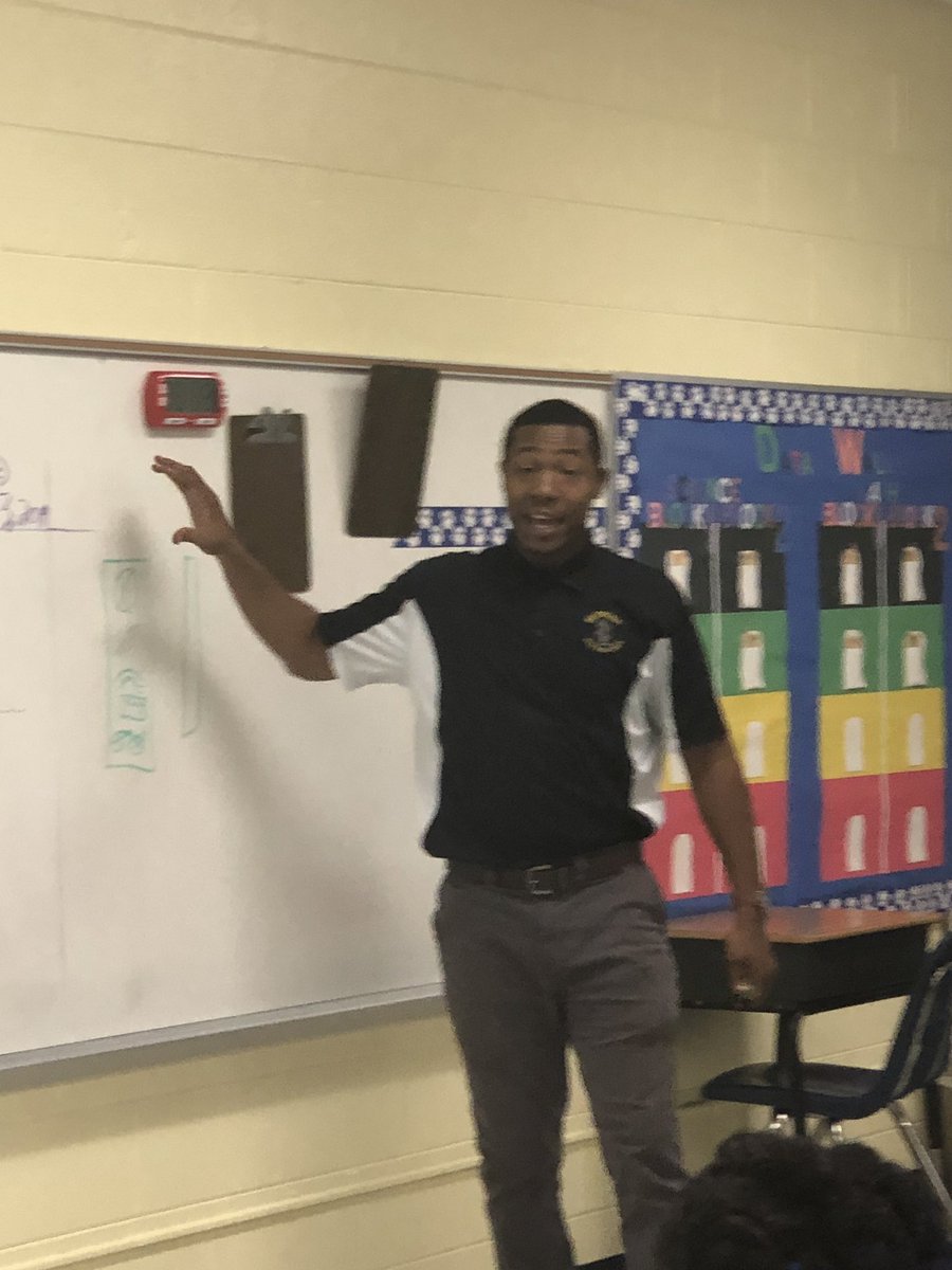 newportnotions's tweet photo. Mr. Moore had his students building their Interactive Notebooks today and he was excited about it! Our @BethuneES 5th grade team was on it doggonit! #FCSLearningStartsDay1 #BESDreamTeam https://t.co/opryA1MZoG