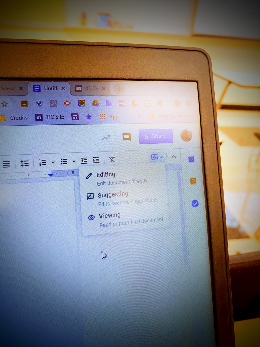 mr_dellinger207's tweet photo. Quick digital feedback w/ @Mrs_Ellis_  by using shortcuts and suggesting mode in GoogleDocs.  #rledtech19 https://t.co/AzxsX4TYVI