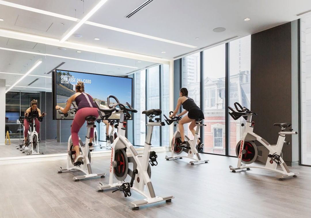 FitOnDemand247's tweet photo. CUSTOMER SPOTLIGHT // The Selby: Toronto, ON
Designed to feel like your city bike, residents at The Selby can ramp up their spinning experience with a virtual ride with scenery of their choice! 🚴♂️#VirtuallyAnywhere
#TheSelby #FitnessOnDemand #Induro https://t.co/lUwAPlnGm2