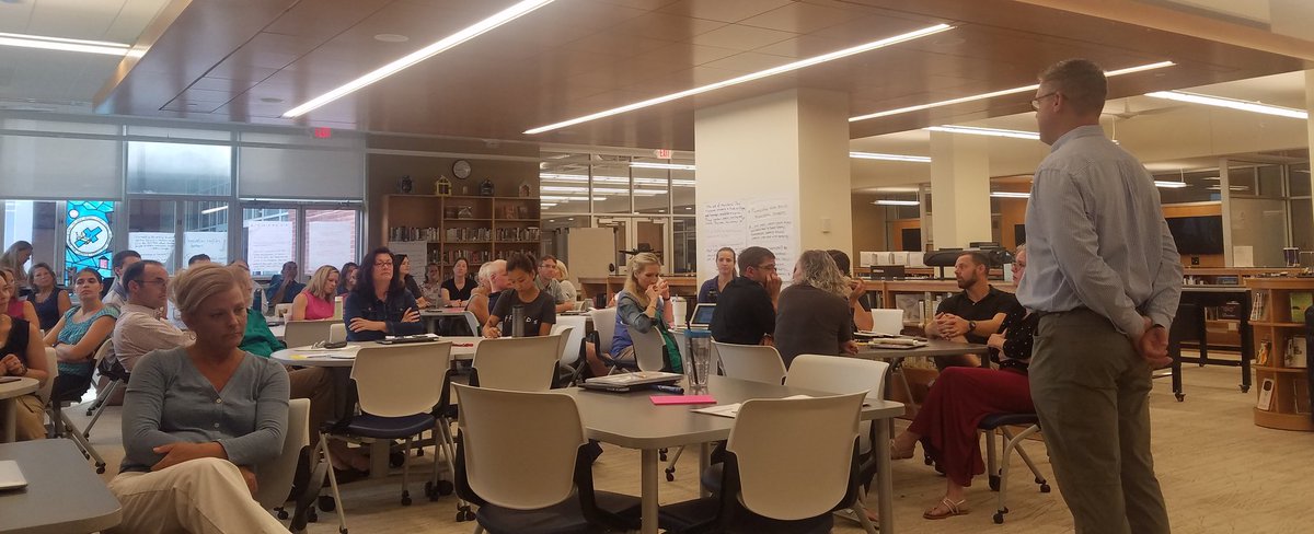 MelanieShedd's tweet photo. @TBrantingham at @PrincipiaSchool encouraging us to think about ways we can tangibly and meaningfully show our #gratitude. What ways do you spontaneously serve? Intentionally serve? How can we connect w/ our students, school K-12 and #STL? #MagnifytheGood #prinpd https://t.co/n8S1SdSjuO