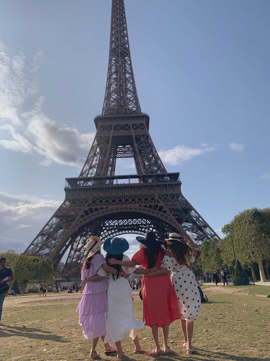 Safia_Rashid's tweet photo. The one time that the gc plans actually worked out alhamdulillah 🙏🏼 #eurotrip https://t.co/fkCBsCQX2Y