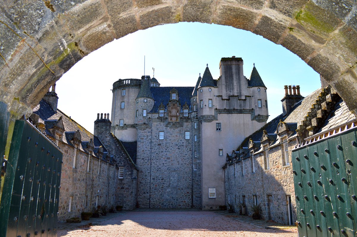 aboutaberdeen1's tweet photo. The stunning Castle Fraser #Aberdeenshire said to be haunted by a Princess.
https://t.co/UkHs68P13P
#CastleFraser
#Castle #castles #haunted #hauntedcastle #ghosts https://t.co/D0hqGCAGYT