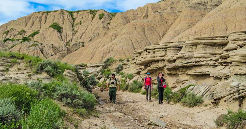 How to Hike Toadstool Geologic Park in Nebraska | #parks #hiking #travel #traveltips #Nebraska #VisitNebraska @NebraskaTourism @geigerpr guide2travel.ca/2019/08/how-to…