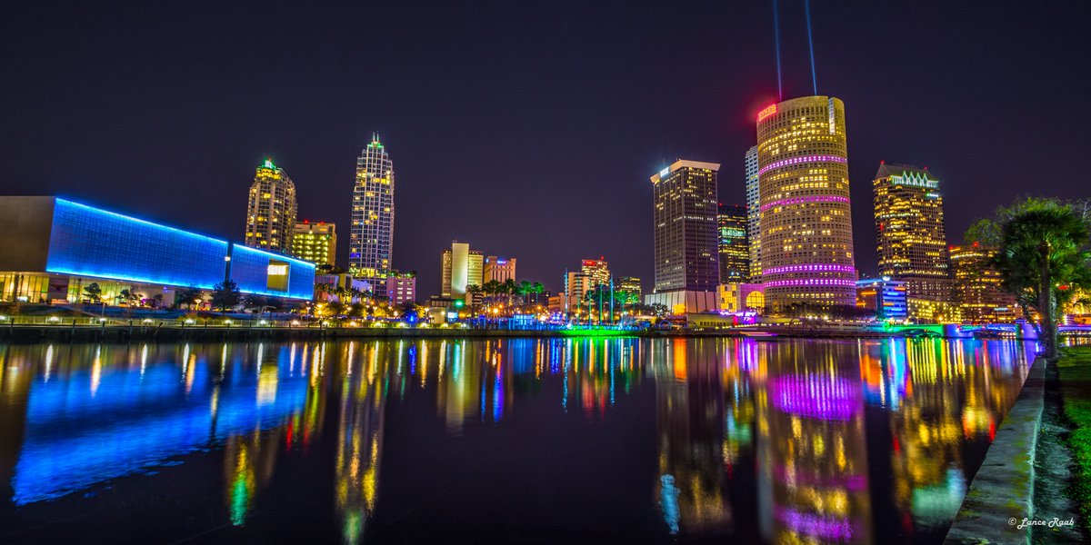 LanceRaab's tweet photo. Happy #813Day from #Tampa, Florida 🌴🌴
#unlocktampabay #tampaproud @CityofTampa @HillsboroughFL https://t.co/PM1IpkLK15