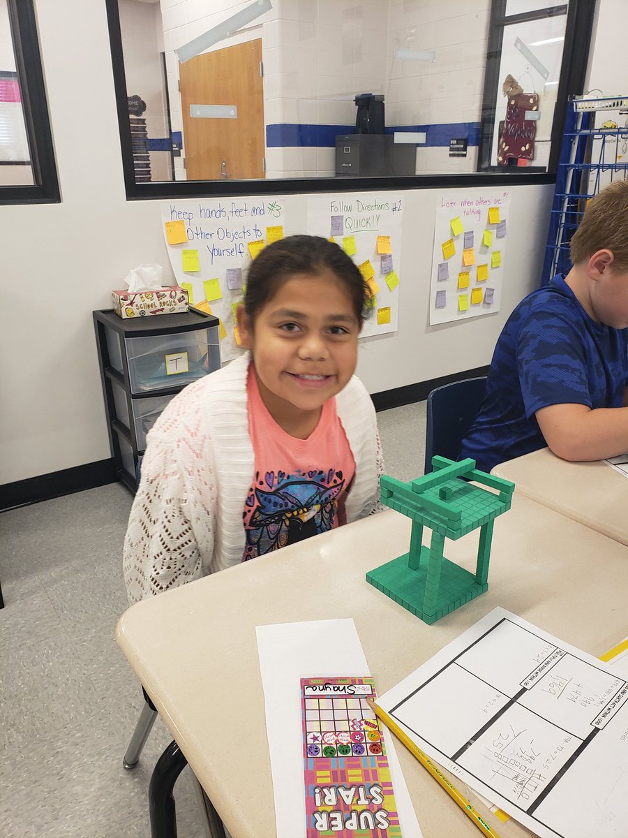 cctownsend05's tweet photo. Mrs. Townsen's 4th grade is working on place value structures today! 🥰 @LCSforKids @SugarCreekElem @MrMattTaylor @cleobmiller https://t.co/gWtOIdLqu2