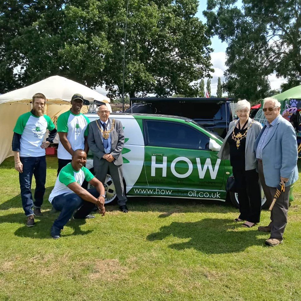 SEOCopilot's tweet image. One of our clients HOW CBD Oil meeting the Lord Mayor of Sheffield over the weekend, and he was happy to show off their branding designed here at SEO CoPilot! 
howcbdoil.co.uk
#PackagingDesign #GraphicDesign #SEOCoPilot