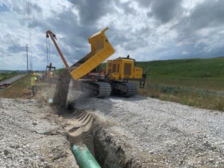 TerramacUSA's tweet photo. Backfilling pipe in style with a Terramac RT14R. #DriveInDriveOut #SaferOperation #IncreasedPrecision #Terramac https://t.co/69lIZXutbL