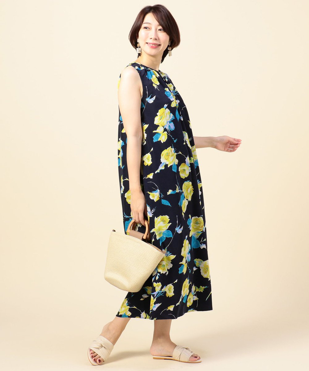 P 春秋 Pa Twitter 形シンプル ナチュラル 大きい花柄 ロマンス 花の色とワンピース下地の色のコントラストあり 安直な発想で ナチュロマ