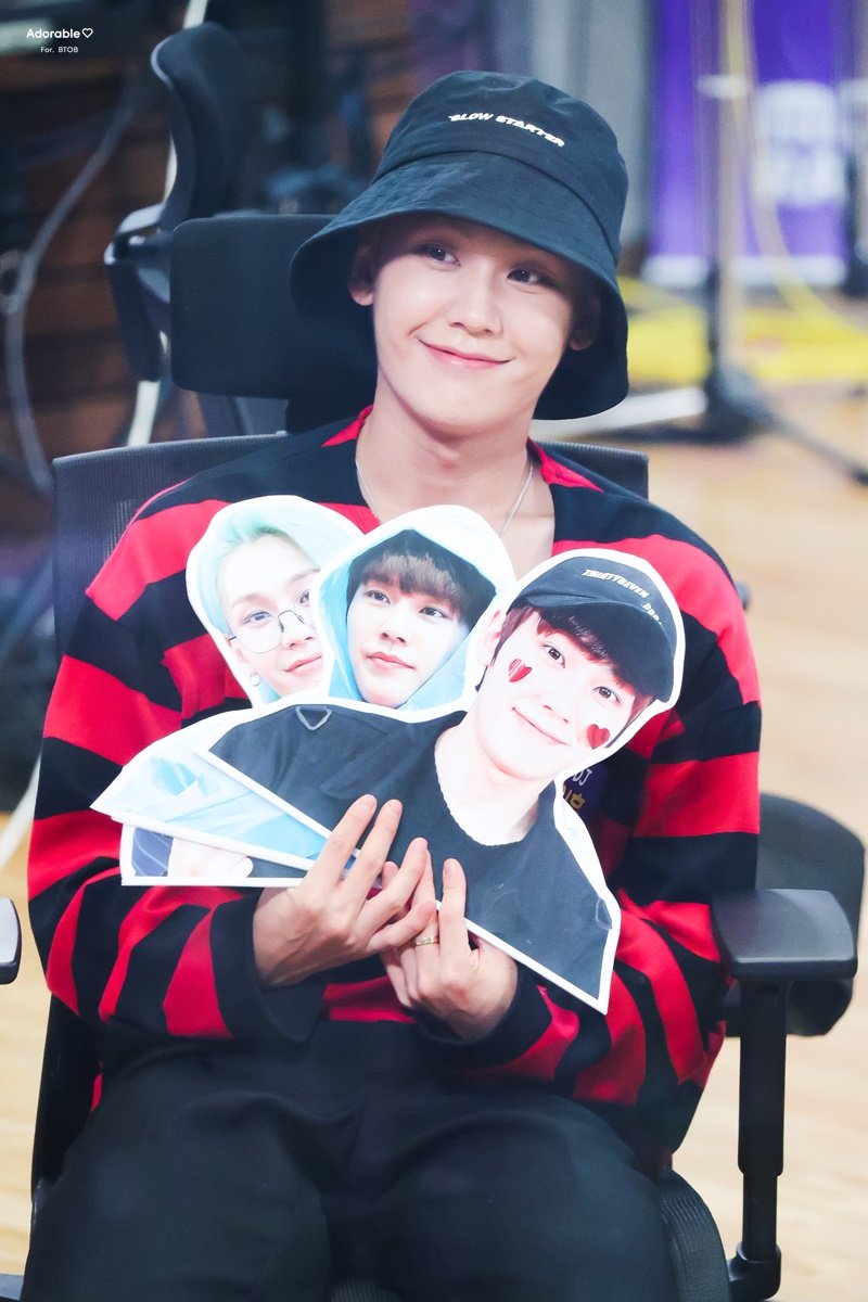 Adorable9095's tweet photo. 190808 아이돌라디오

짱 귀여오 ˇ ³ ˇ♡

#비투비 #btob #정일훈 #일훈 
@BTOB_ILL https://t.co/zhGZ1xwrt6