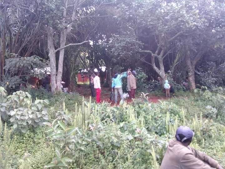 cebiassemble's tweet photo. More women&amp; children fleeing #Military invasion of Babanki yesterday with over 1000 soldiers &amp; 3Amour tanks.Over 1m #Ambazonians now leave in bushes since 2016 &amp; #UNSC is yet to place #Ambazonia on their Agenda. @UN_PGA @IntlCrimCourt @coe @AU_PSD @cnni @CHR_HumanRights
@StateDRL https://t.co/j1NjCgkfNQ
