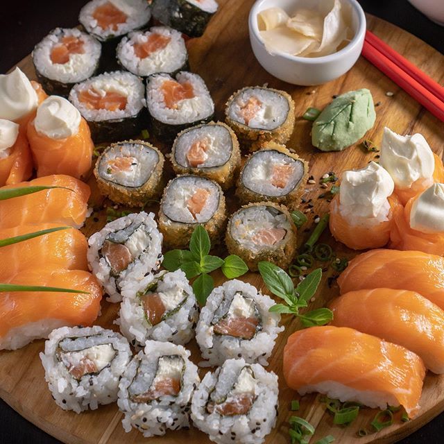 Sharkysdakar's tweet photo. WHEN YOU FEEL LIKE SUSHI BUT DON’T KNOW WHERE TO START...
.
JUST GO FOR THE COMBOS... .
.
.
#senegal #dakar #tabaski #eid #sushi #almadies #rolls #food #mange #drink #drinks #drinkup #cocktails #africa #africalive @dakarfoodies @dakarlives @dakareats https://t.co/4SVaTklScZ https://t.co/RiE7J2pFss