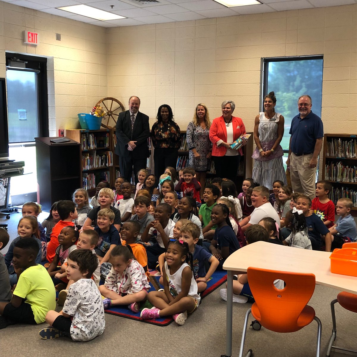georgiadeptofed's tweet photo. This week, @SuptWoods is traveling throughout the state bringing donations of books to school media centers! Thank you to our partners at @BWBooks, and @ActioninGeorgia for making this possible. https://t.co/mxSOPQcGsb