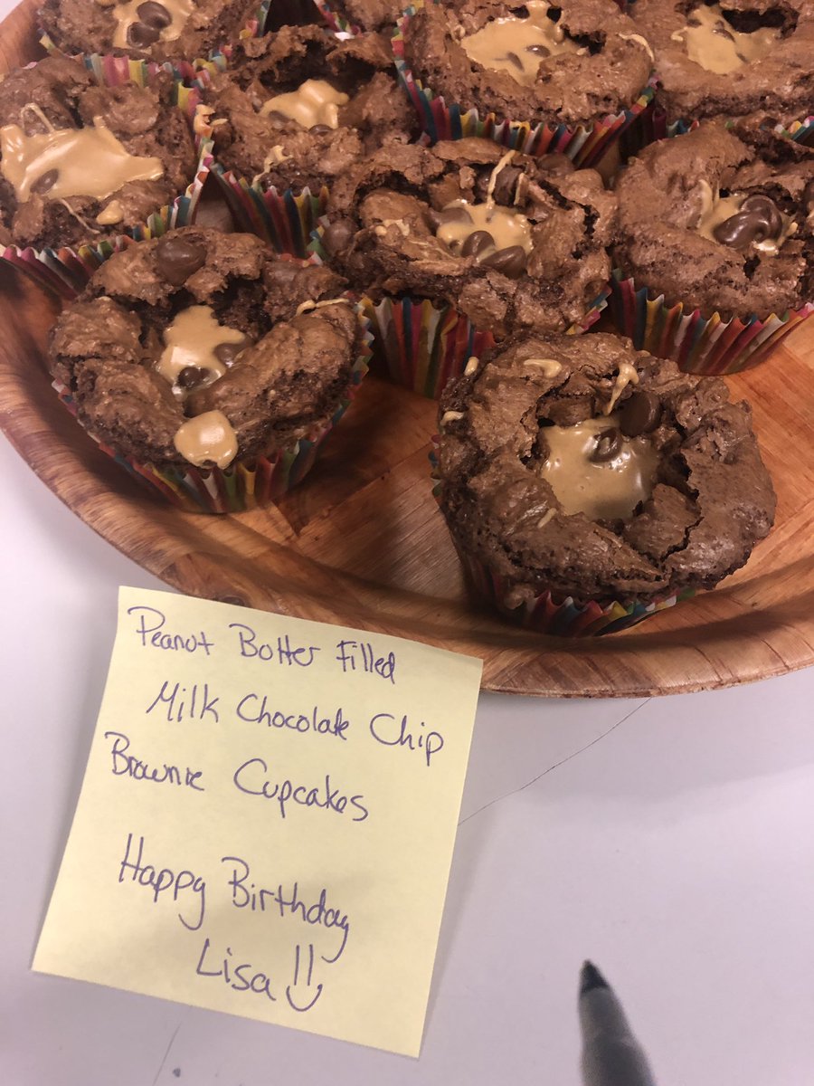 Lisa_Gresci's tweet photo. TREATing myself on my birthday here @wbz thanks to our producer @DebbiKWBZ she is too good to us 😍 #Yum https://t.co/UPYhKbbyf8