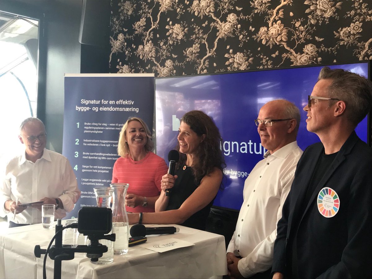 - Vår erfaring fra signering av strakstiltakene i Eiendomasektorens veikart er er at det skaper stolthet i bedriftene som forplikter seg, sa <a href="/KBramslev/">Katharina Bramslev</a> under Bygg21s lansering av sin signeringskampanje for hele byggebransjen idag. #arendalsuka2019 #bygg21 <a href="/Bygg21/">Bygg21</a>