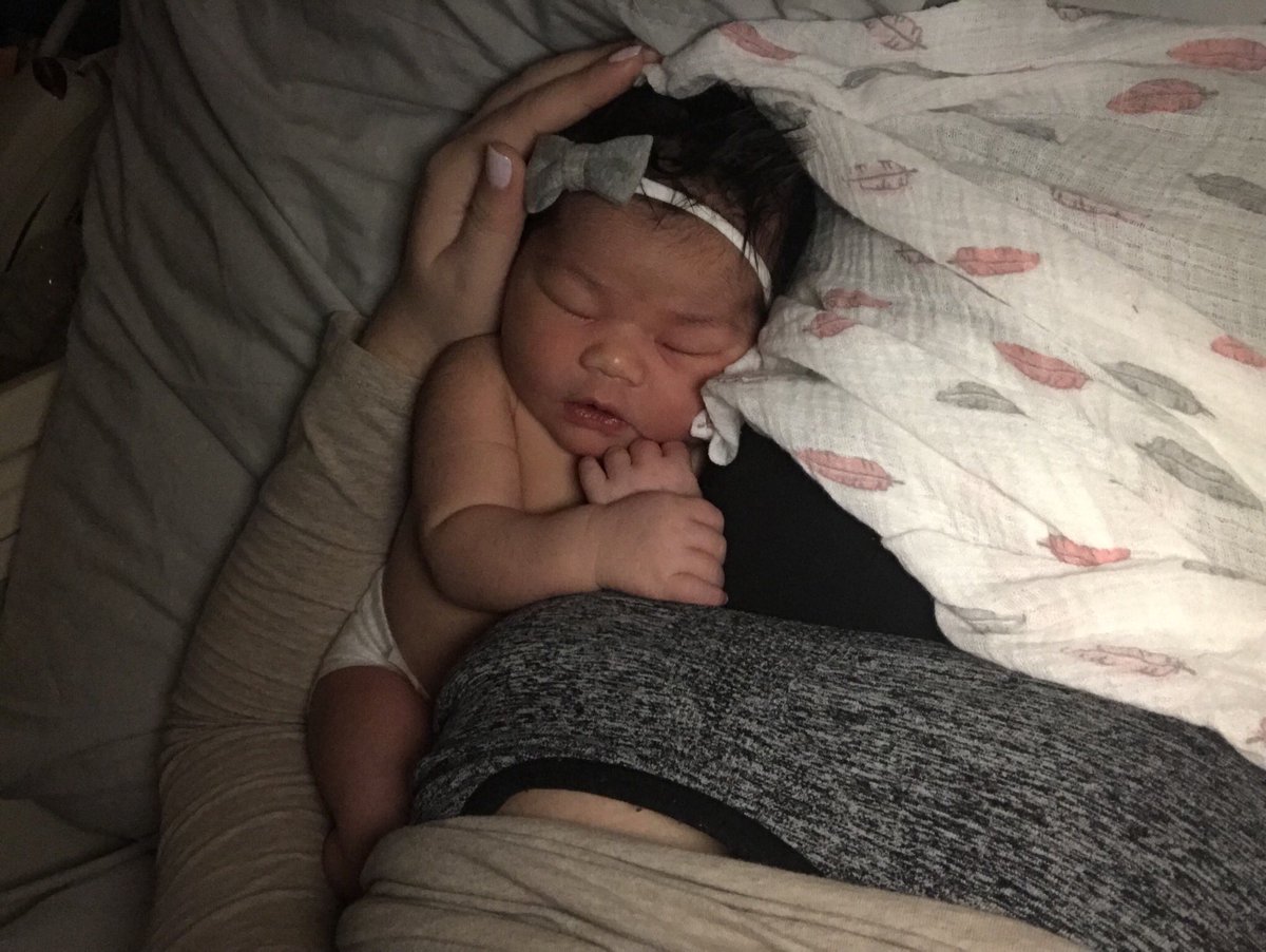 _SarahCarmen's tweet photo. @dumpstxrfire Our first night together after she was born. My heart😭❤️ https://t.co/ZFXcys5Q74