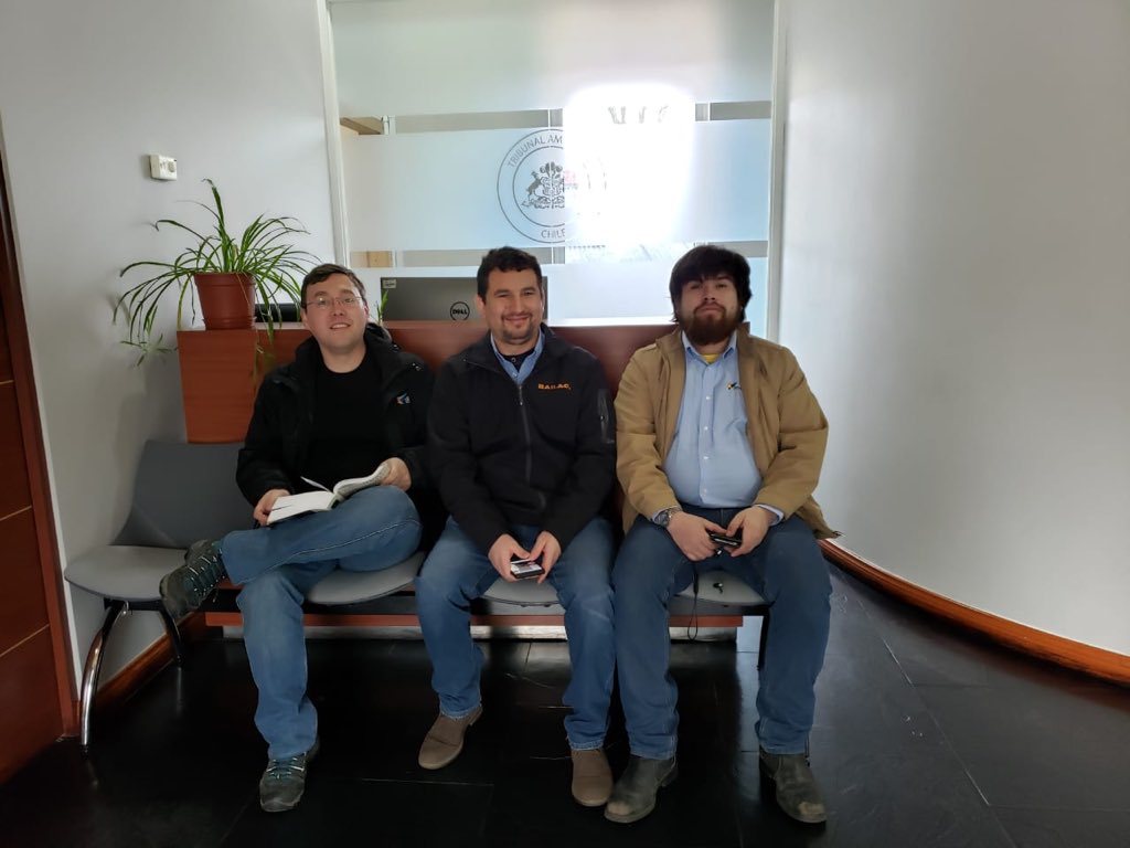 MinaSomos's tweet photo. Ya estamos en el tercer tribunal de Valdivia, esperando la respuesta que el juez Hunter prometio para final de julio
¿sabra que ya es la quincena de agosto? ...@3tacl @Alejandra109877 @andresitoparede @pbamir @OBennu https://t.co/VVfPFCFFrm