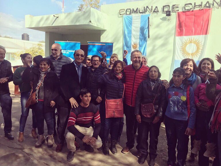 caminosoficial's tweet photo. Acompañamos al Gobernador de la Provincia de Córdoba, Juan Schiaretti, en la finalización de la erradicación de los Ranchos de todo el Departamento Pocho. Además se entregaron 13 viviendas nuevas y se construyó el Jardín de Infantes, Mariano Moreno! https://t.co/eTGUujjQ2y