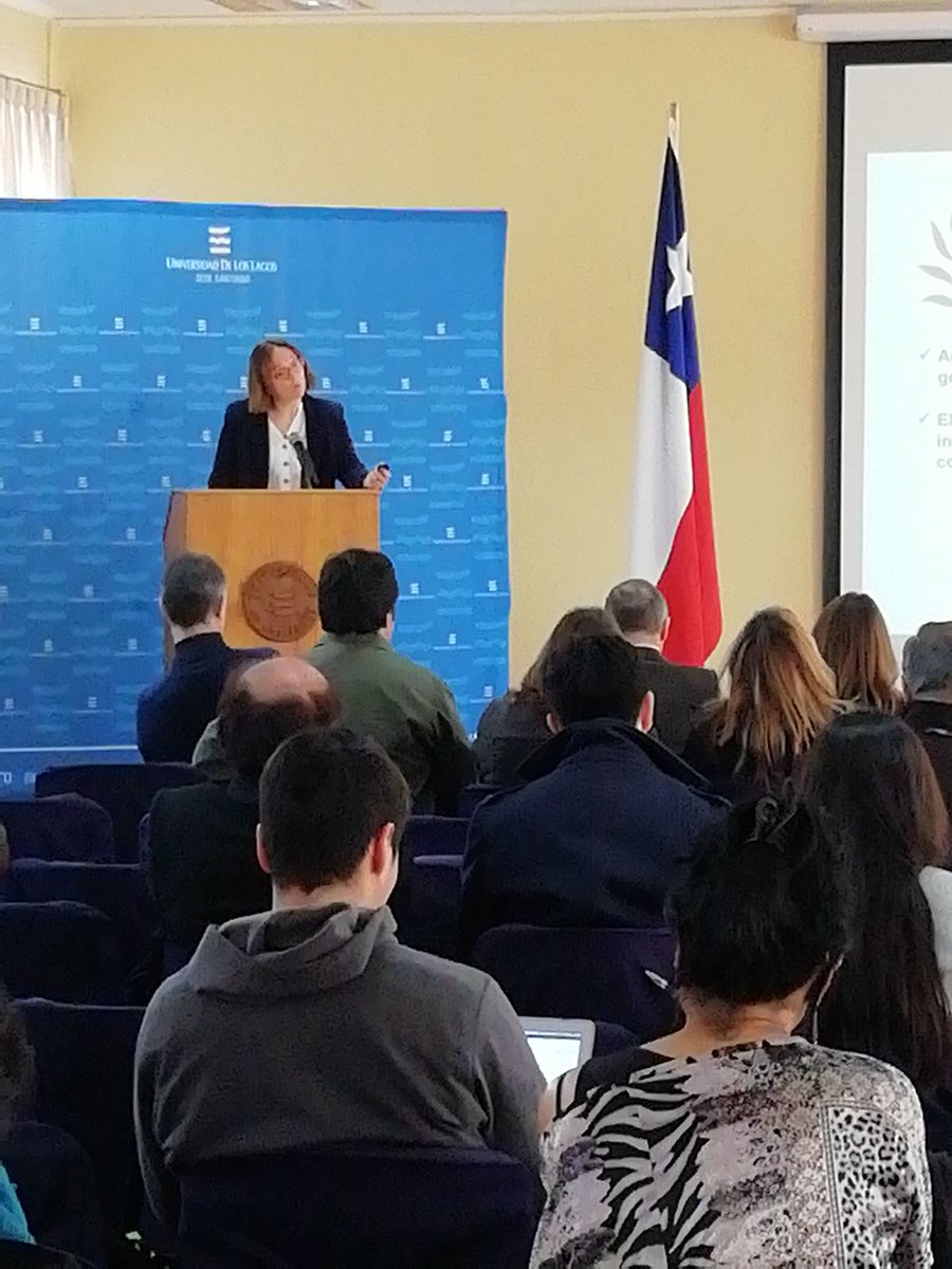 El rol del Estado en la relación empresa y comunidad, uno de los temas abordados por <a href="/dmlynarz/">Danae Mlynarz Puig</a> en seminario sobre experiencias de desarrollo territorial en Chile. Ahora en <a href="/ULagosOficial/">Universidad de Los Lagos</a> @dsocial_gob