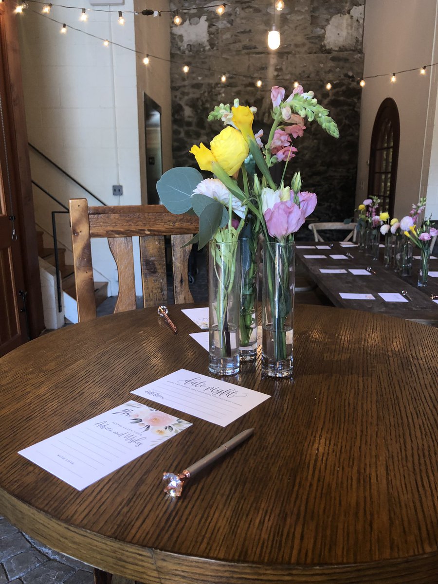 gracewinery's tweet photo. We LOVE bright colored floral and celebrating a beautiful bride-to-be, doesn’t everyone? 

🥂💐🥂💐

#dinewithgrace #drinkwithgrace #staywithgrace #celebratewithgrace https://t.co/wc2K4newjL