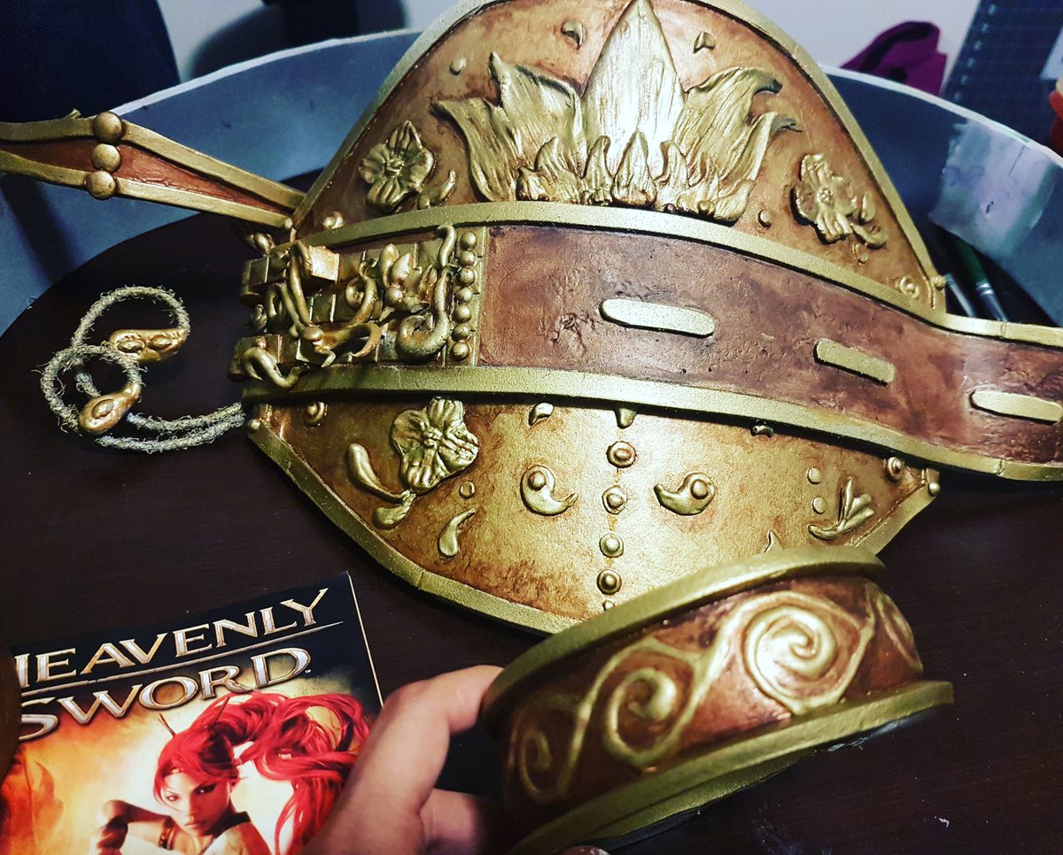 KnotPossibleCos's tweet photo. Heavenly Sword wip for #playstation 3 #foamsmith #cosplay #TuesdayMotivation #itsworthit #wip #diy #makersgonmake #art https://t.co/UWvEodjQRw