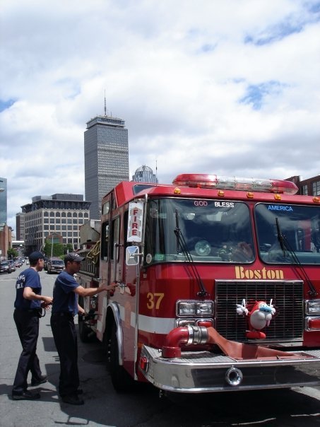 BostonFireGear's tweet photo. #Boston Engine 37, circa 2005. Had some great times here. 4.000 runs/year. Best place to learn. #engine37 #lovethejob #local718 #firefighter https://t.co/wioa5Oq4Tf