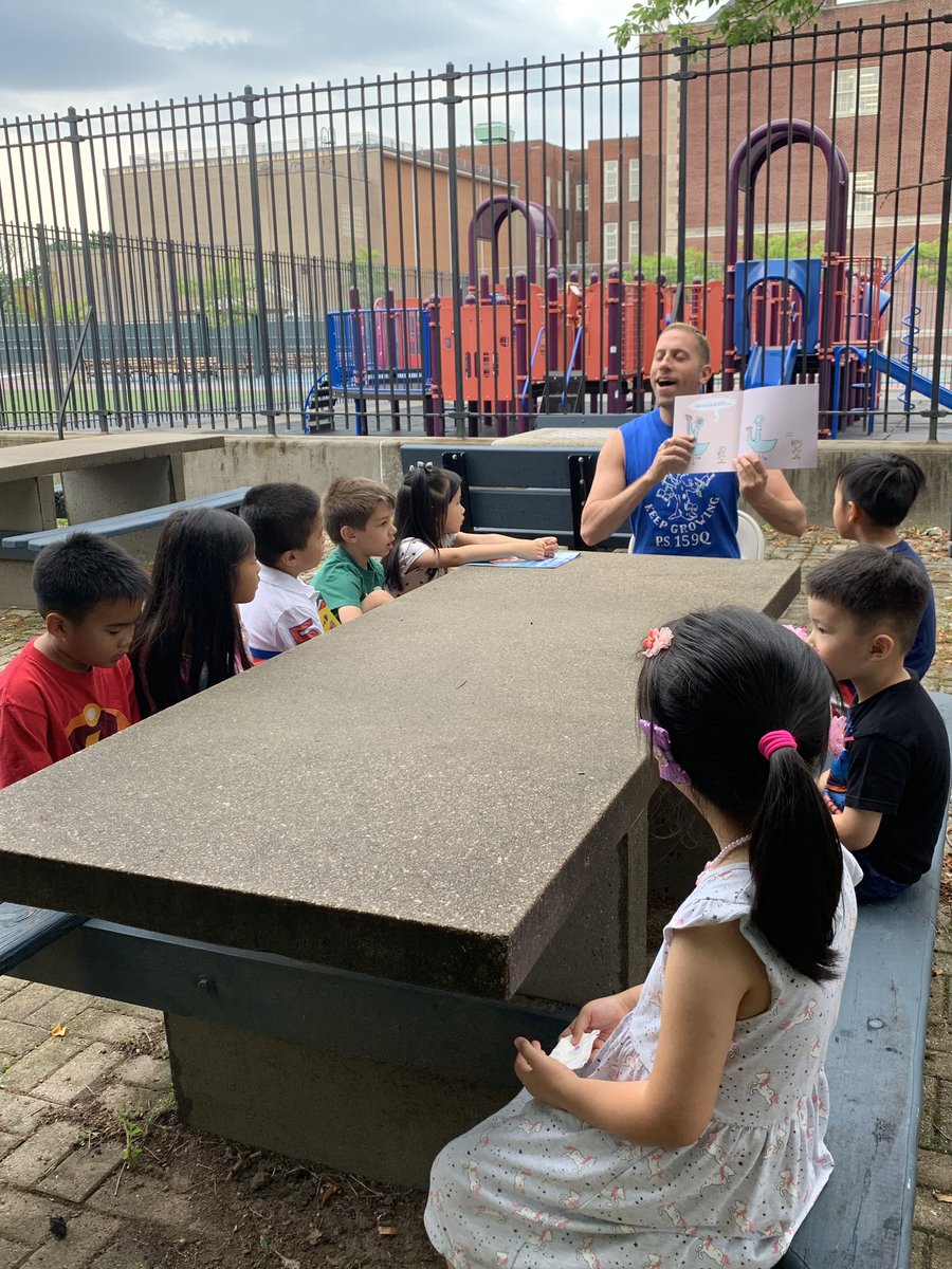 NWBAYSIDECIVIC's tweet photo. I hope @PS159_Q doesn’t mind that I do the tweeting today of the read aloud in the garden. Thank you to @Pollak159 for his rendition of @MoWillems @The_Pigeon Finds a Hot Dog. We were all engaged and amused!  Even rain cannot stop reading! https://t.co/ccLUkn2V1E
