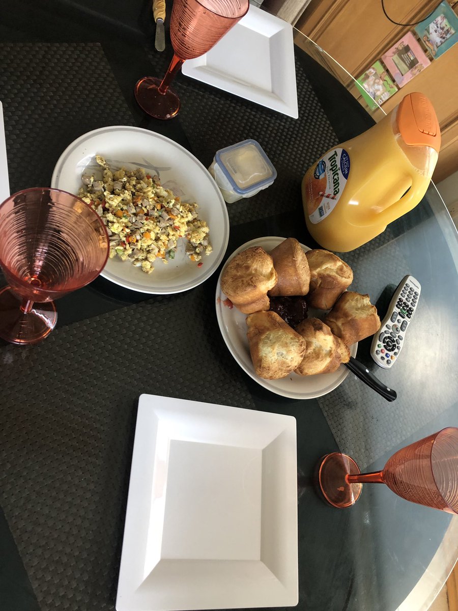 treciagesq99's tweet photo. Summer in Europe #4thStop #Paris #France. And then it was over #EuropeanChronicles #2countries #4cities #LiveLearn #the best way to learn is through travel #startyoung PS: breakfast the next day (popovers and eggs with chicken sausage) https://t.co/8LRWlVDU1l