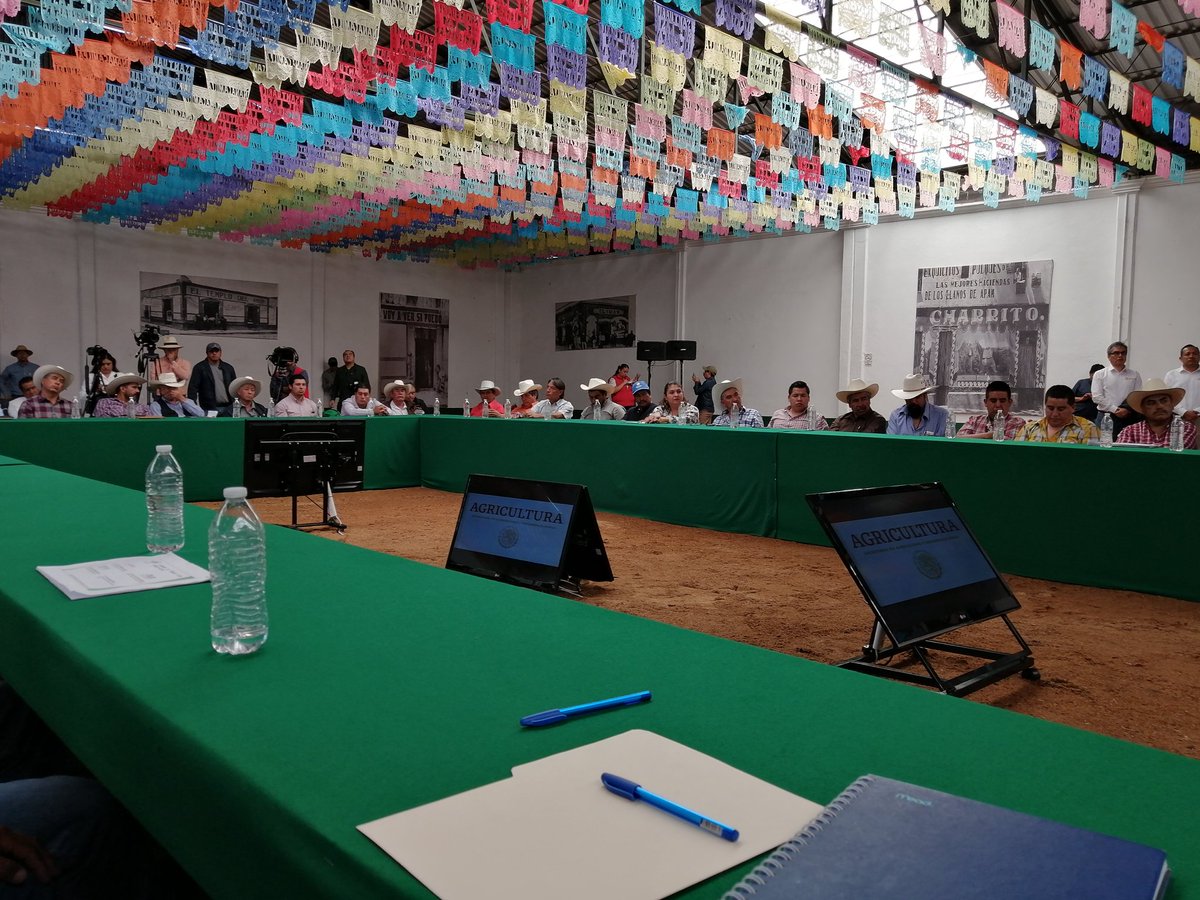 fonaarc's tweet photo. El @fonaarc agradece al Dr. Villalobos titular de @Agricultura_mex y al Gobernador Lic. Marco Mena @GobTlaxcala por escuchar nuestra problemática y estamos seguros que existirá una solución oportuna. https://t.co/QoDkyXeBye