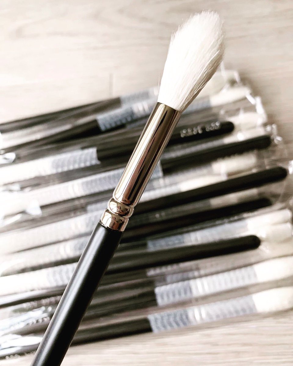 Mehlizabeauty's tweet photo. #best #makeupbrushes #handcrafted visit our amazon shop. We guarantee the price and service and quality wont upset you. #happyshopping #makeupartist #mua #muaUK https://t.co/nFMesQyRSL